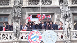 Bayern feiern Meisterparty: Jetzt soll auch das Double her