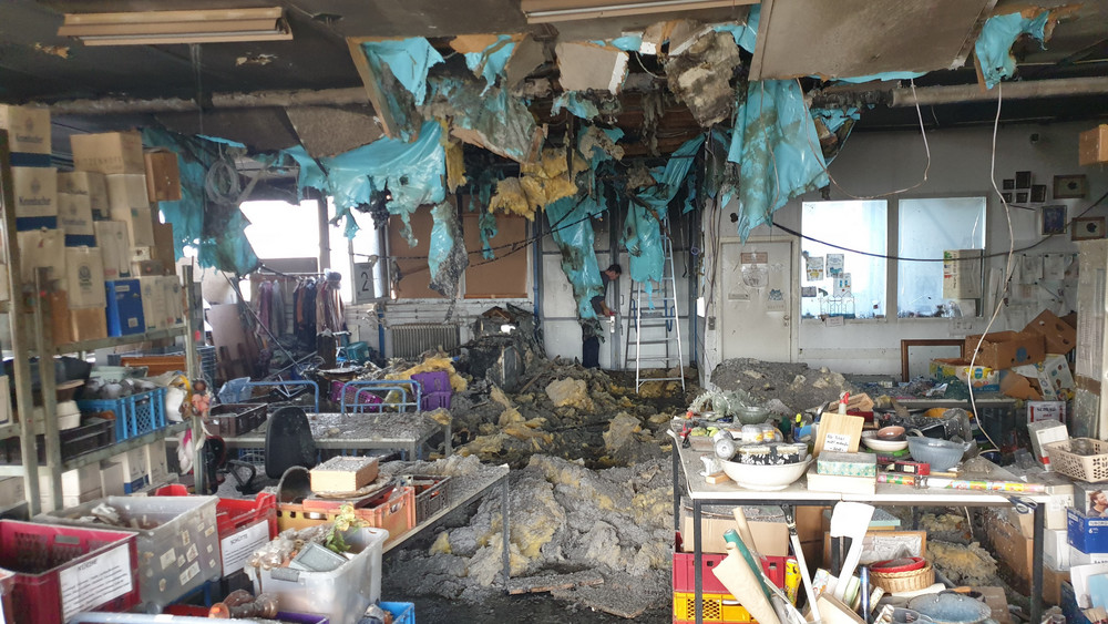 Blick in die zerstörten Innenräume der Jugendwerkstatt
