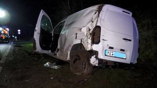 A60 bei Mainz: Auto überschlägt sich mehrfach - Fahrer schwer verletzt