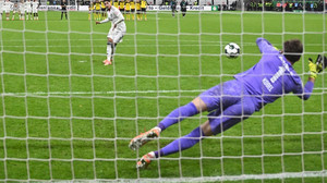 Elfmeterkrimi: BVB besiegelt frühes Pokal-Aus für Frankfurt