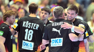 Sieg gegen Spanien: Handballer wenden EM-Aus ab