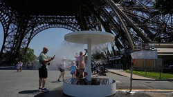 Hitzewelle in Paris: Canal Saint-Martin wird zum Treffpunkt zur Abkühlung