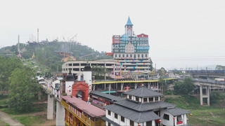 Das bunte Brückendorf in China