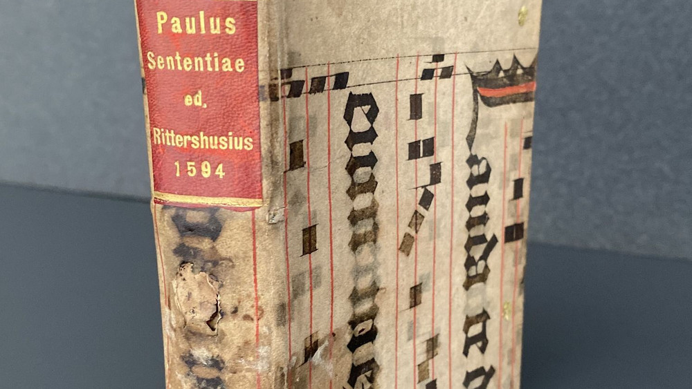 Historisches Buch "Pauli Sententiae"in Sozialkaufhaus gefunden