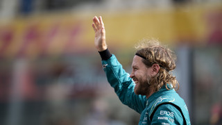 Vettel fährt früheres Weltmeister-Auto auf dem Nürburgring