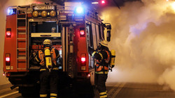 Brand in Heusenstamm: Wohnwagen und Wohncontainer in Flammen