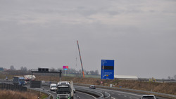 Baustopp an A49-Raststätte: Streit um Werbe-Turm