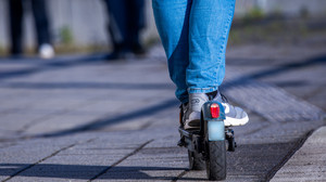 Schwerer Unfall in Hasselroth: E-Scooter-Kollision fordert Verletzte