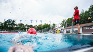 Hessen: Schwimmbäder setzen vereinzelt auf Sicherheitskräfte