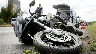 Mombach: Motorradfahrer bei Unfall schwer verletzt