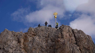 Zugspitze: Goldenes Gipfelkreuz auf Deutschlands höchstem Berg abgebaut
