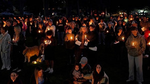 Lichterwache in Oregon gedenkt Opfern von Schulschießerei