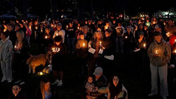 Lichterwache in Oregon gedenkt Opfern von Schulschießerei