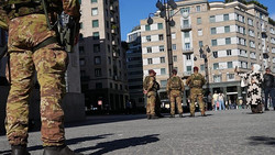 Soldaten patrouillieren in Mailand, Geschäfte rüsten sich für Proteste