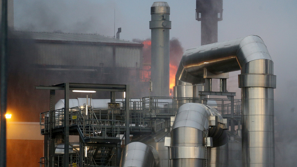 In Worms war auf dem Firmengelände eines Chemieunternehmens ein Großbrand ausgebrochen.