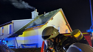 Kaminbrand in Wohnhaus in Oestrich-Winkel sorgt für Feuerwehr-Einsatz