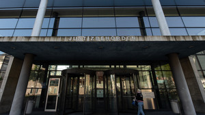 Gold eingesackt? Ex-Sparkassen-Mitarbeiter vor Gericht