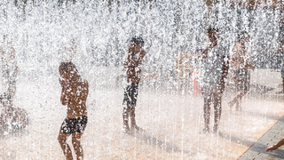 Wasserspielplatz "PlayFountain" eröffnet in Wiesbaden