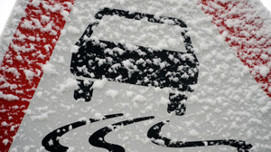 Eisglätte in Hessen: Rechte und Pflichten für Auto und Gehweg