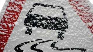 Eisglätte in Hessen: Rechte und Pflichten für Auto und Gehweg