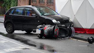 Rollerfahrer stirbt nach Zusammenprall mit Auto in Kassel