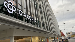 Galeria: Behörde neben Unterwäscheabteilung