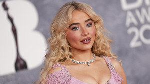 Neu bei FFH: Sabrina Carpenter mit "Manchild"