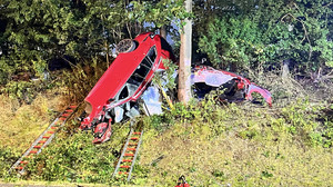 Tödlicher Unfall auf A49 bei Wabern: Autofahrer prallt gegen Baum