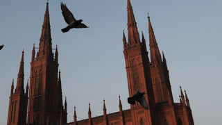 Kirchenglocken in Wiesbaden spielen "Narhalla Marsch"