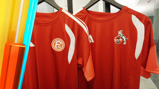 Erzfeinde im Partnerlook: Diese Fußball-Trikots sehen sich verdammt ähnlich