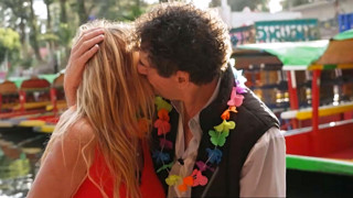 Nina und Carmelo kommen sich bei Tequila und Riesenspinnen näher