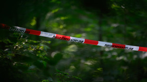 Leichenfund im Wald bei Göttingen: Tatverdächtige verhaftet