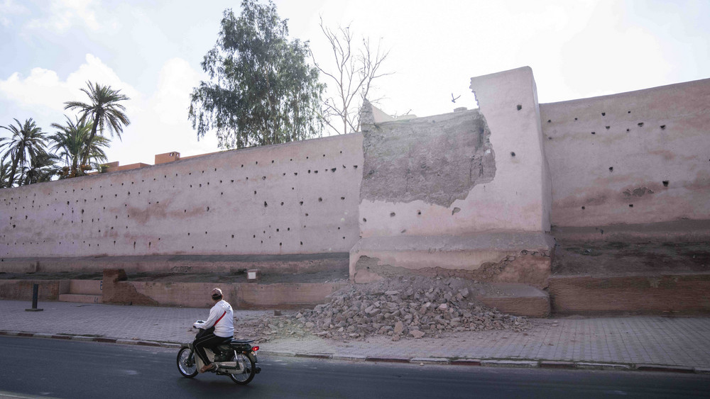 Ein schweres Erdbeben hat  in Marokko zahlreiche Schäden angerichtet und zahlreiche Menschen in den Tod gerissen.