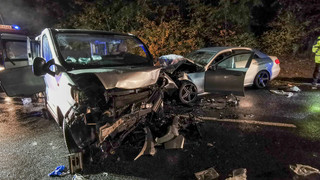 Bus kracht bei Schenklengsfeld in Mercedes - keine Lebensgefahr mehr