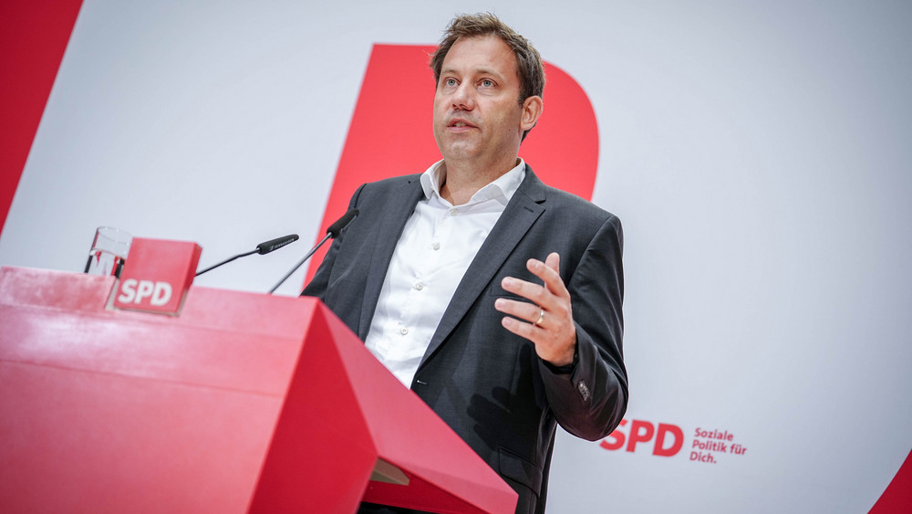 Lars Klingbeil, SPD-Bundesvorsitzender, ist gegen vermeintliche Patentlösungen beim Thema irreguläre Migration. (Archivbild)
