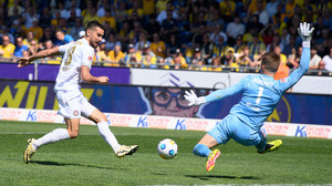 2. Liga: Wiesbaden verliert und zittert – St. Pauli steigt auf