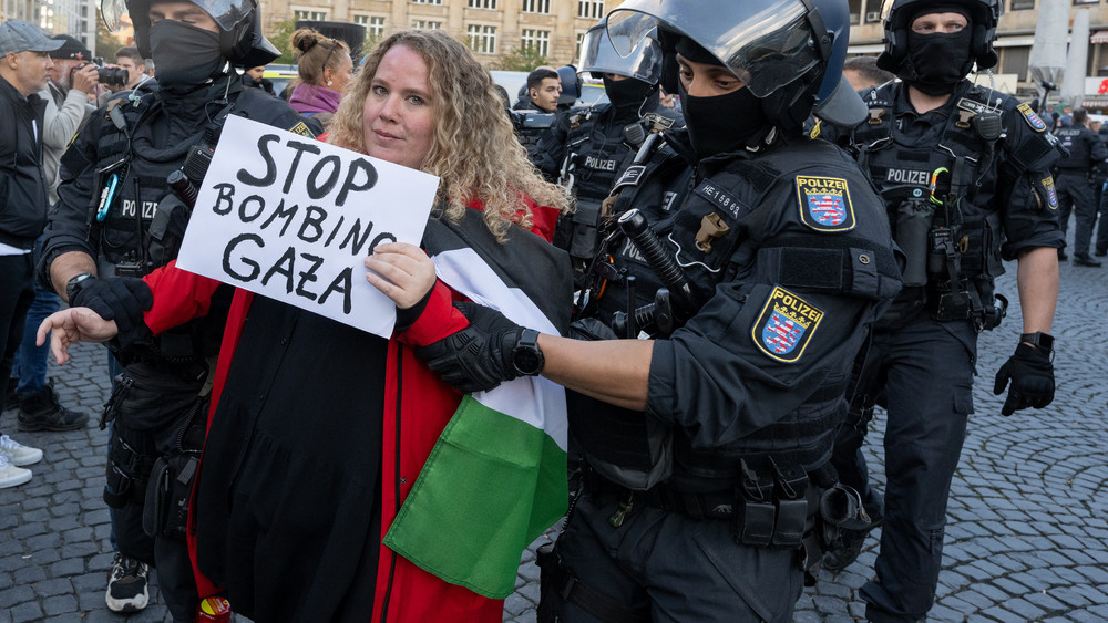 Das hessische Innenministerium hat erneut eine Frankfurt geplante anti-israelische Demonstration verboten.