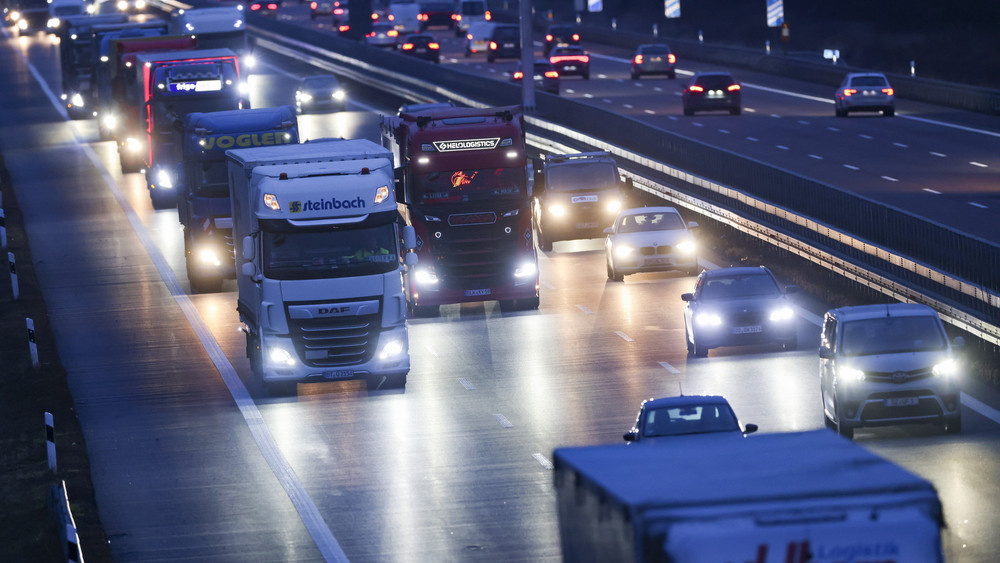 Autofahrer müssen sich am Wochenende auf eine Umleitung einstellen (Symbolbild).