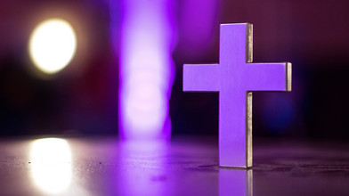 Besondere Tauffeier: 17 Täuflinge tauchen in der Efze unter