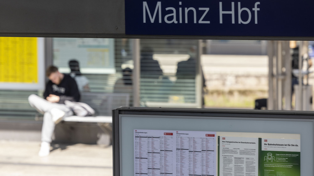 Wegen der Bombendrohung war der Bahnverkehr zeitweise gestoppt