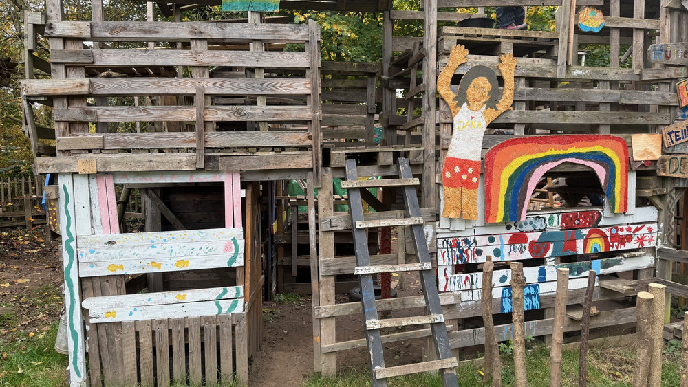 Das Hüttendorf wird immer weiter gebaut