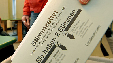 "Wahlnavis" bieten Hilfe für die Kommunalwahl in Wiesbaden