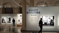 Bryan Adams: Gesichter und Geschichten in Landesmuseum