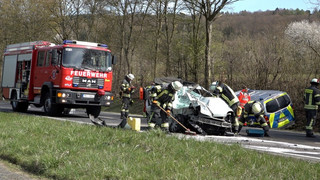 Auf Landstraße bei Schlüchtern: Auto prallt frontal in Streifenwagen