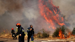 Griechenland kämpft gegen Feuer