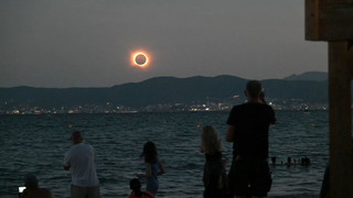 Jubel und Applaus: Sonnenfinsternis begeistert Millionen in Spanien