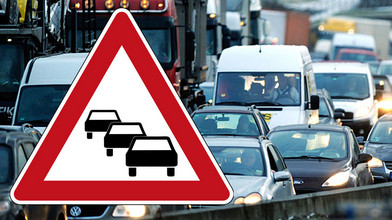 Pendler stehen in Hessen immer länger im Stau