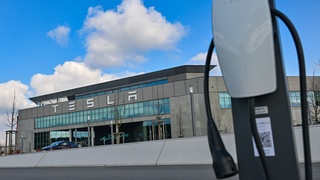 Nach Anschlag: Stromversorgung im Tesla-Werk läuft