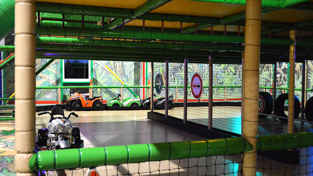 Indoorspielplätze in Hessen: Die Kartbahn des LaLeLu Abenteuerland in Korbach