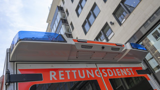 Unfallflucht in Neckarsteinach: Radfahrer fährt Vater und Sohn an